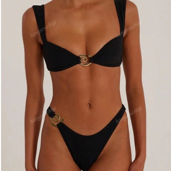 Bikini - Picture 2 of 3